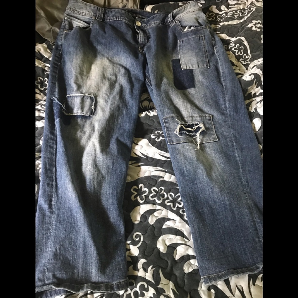 Size 18 Distressed Capri jeans